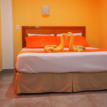 Hostal Espana ปูแอร์โตอาโยรา ภายนอก รูปภาพ