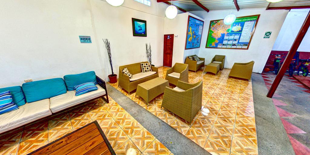 Hostal Espana ปูแอร์โตอาโยรา ภายนอก รูปภาพ