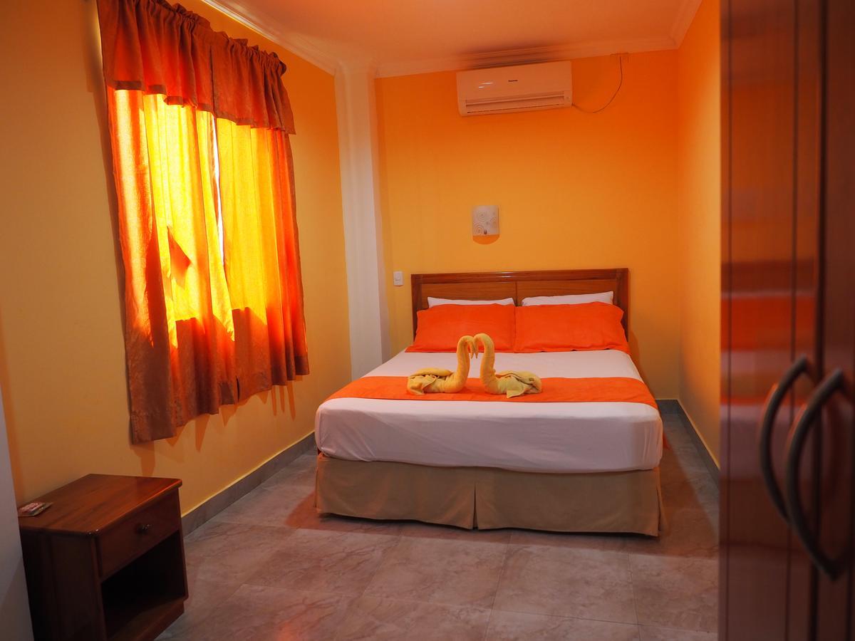 Hostal Espana ปูแอร์โตอาโยรา ภายนอก รูปภาพ