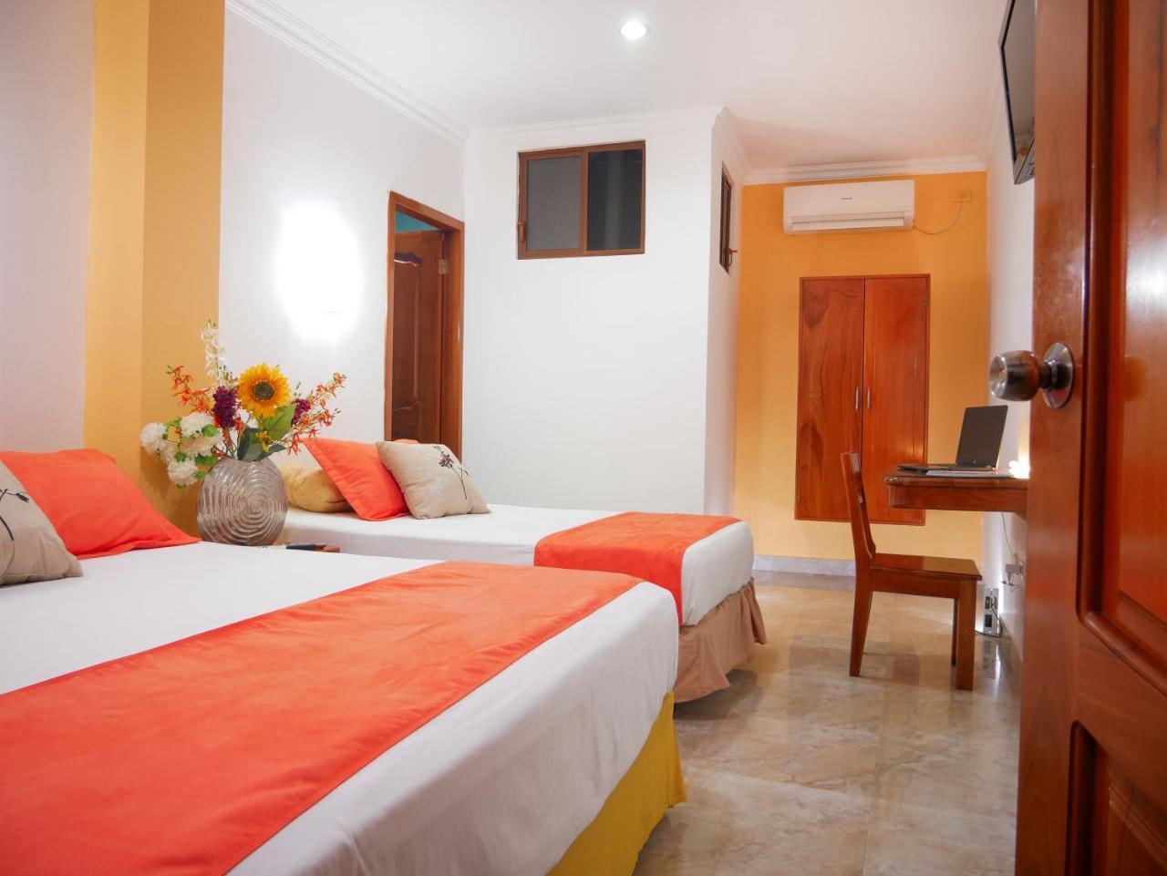 Hostal Espana ปูแอร์โตอาโยรา ภายนอก รูปภาพ