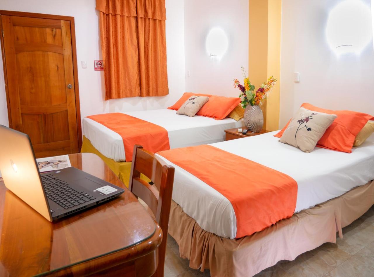 Hostal Espana ปูแอร์โตอาโยรา ภายนอก รูปภาพ