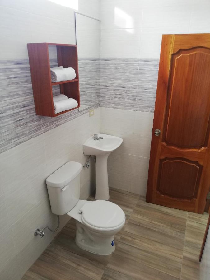 Hostal Espana ปูแอร์โตอาโยรา ภายนอก รูปภาพ