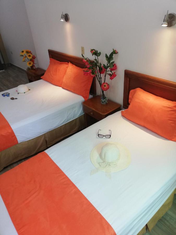 Hostal Espana ปูแอร์โตอาโยรา ภายนอก รูปภาพ
