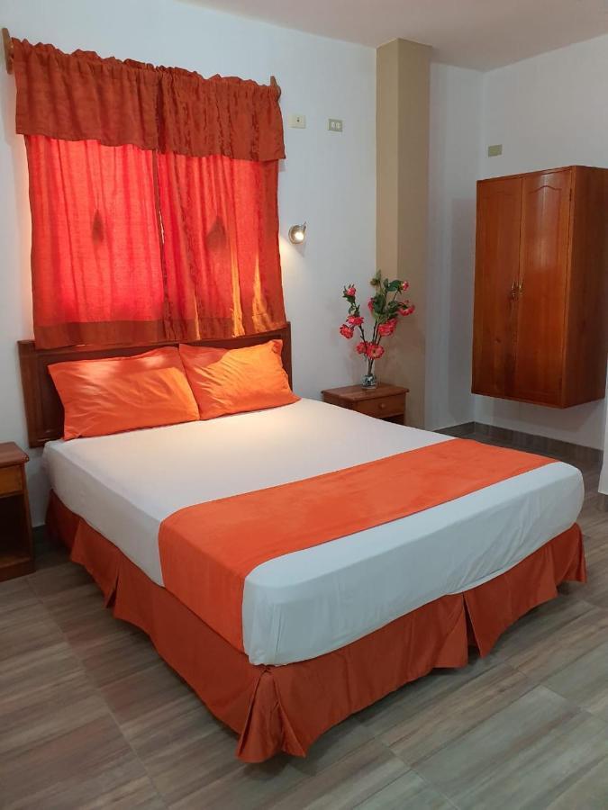 Hostal Espana ปูแอร์โตอาโยรา ภายนอก รูปภาพ